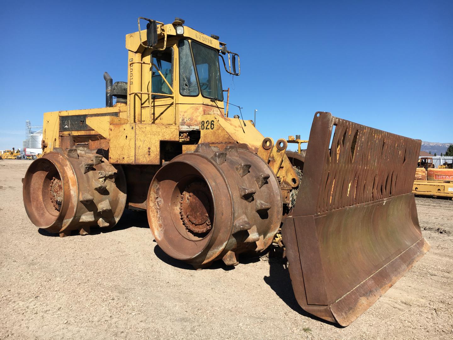 COMPACTADOR PATA DE CABRA CATERPILLAR 826C